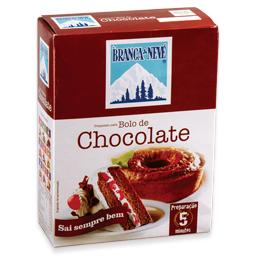 Preparo para bolo de chocolate